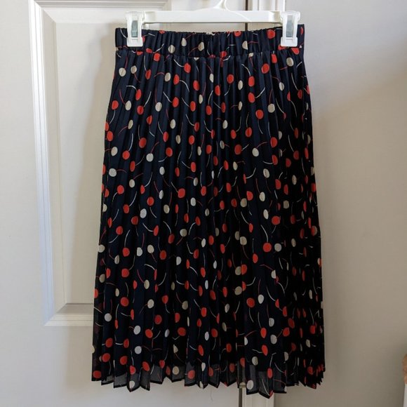 Ann Taylor Petite Cherry Pull On Pleated Skirt - Picture 3 of 6